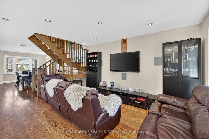 Photo 13 at 32 Green Lanes, City Centre West, Toronto