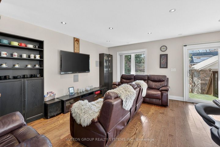 Photo 15 at 32 Green Lanes, City Centre West, Toronto