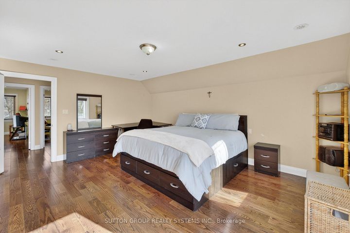 Photo 19 at 32 Green Lanes, City Centre West, Toronto