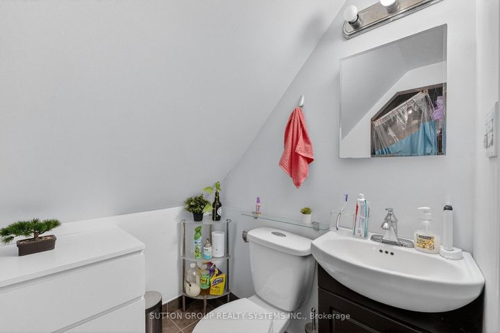 Photo 34 at 32 Green Lanes, City Centre West, Toronto