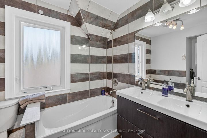 Photo 37 at 32 Green Lanes, City Centre West, Toronto