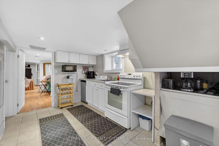 Photo 40 at 32 Green Lanes, City Centre West, Toronto