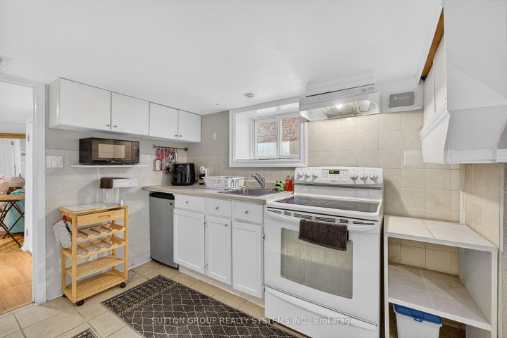 Photo 41 at 32 Green Lanes, City Centre West, Toronto