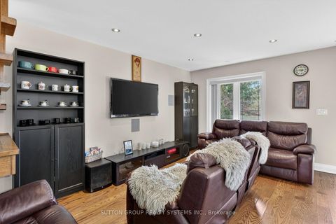 Photo 14 at 32 Green Lanes, City Centre West, Toronto