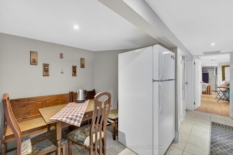 Photo 39 at 32 Green Lanes, City Centre West, Toronto