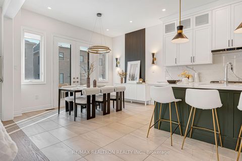 Photo 3 at 15 Current Drive, Rural Richmond Hill, Richmond Hill