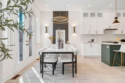 Photo 11 at 15 Current Drive, Rural Richmond Hill, Richmond Hill