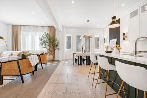 Photo 16 at 15 Current Drive, Rural Richmond Hill, Richmond Hill