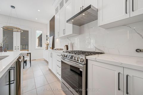 Photo 20 at 15 Current Drive, Rural Richmond Hill, Richmond Hill