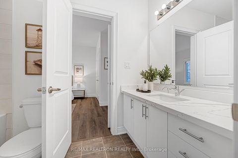 Photo 33 at 15 Current Drive, Rural Richmond Hill, Richmond Hill