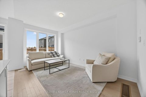 Photo 13 at 29 Milady Crescent, Rural Barrie Southeast, Barrie