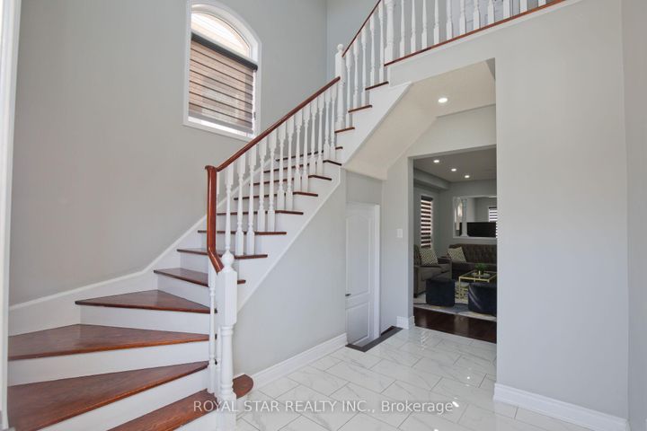 Photo 4 at 51 Cape Dorset Crescent, Wellington, Brampton