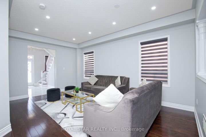 Photo 6 at 51 Cape Dorset Crescent, Wellington, Brampton