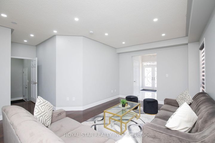 Photo 7 at 51 Cape Dorset Crescent, Wellington, Brampton