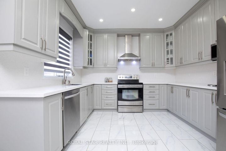 Photo 11 at 51 Cape Dorset Crescent, Wellington, Brampton