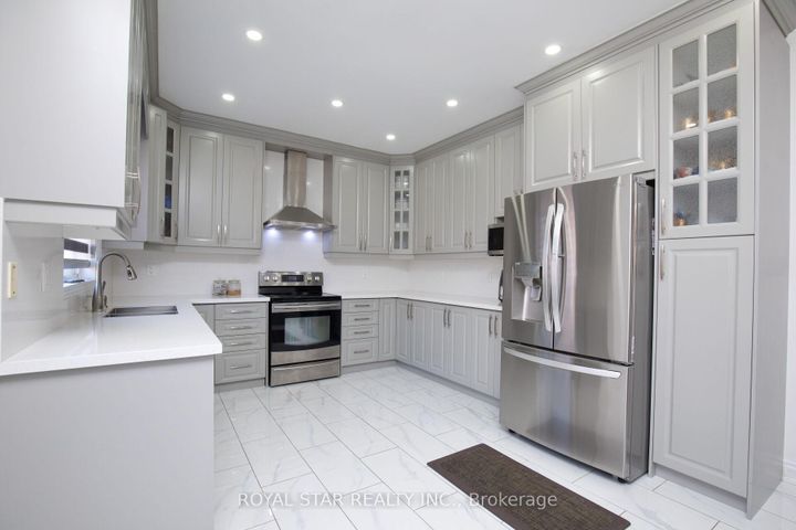 Photo 12 at 51 Cape Dorset Crescent, Wellington, Brampton