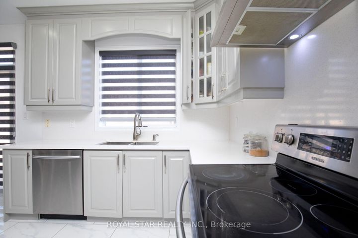 Photo 14 at 51 Cape Dorset Crescent, Wellington, Brampton