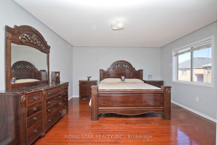 Photo 20 at 51 Cape Dorset Crescent, Wellington, Brampton