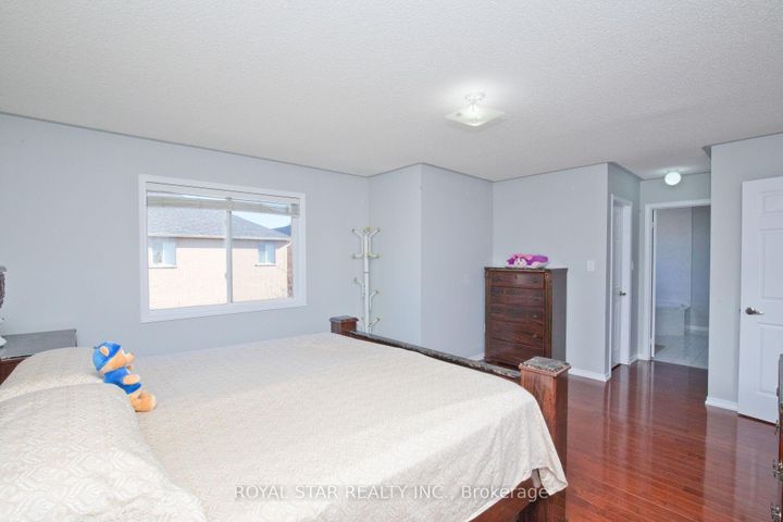Photo 21 at 51 Cape Dorset Crescent, Wellington, Brampton