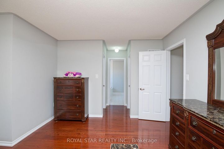 Photo 22 at 51 Cape Dorset Crescent, Wellington, Brampton