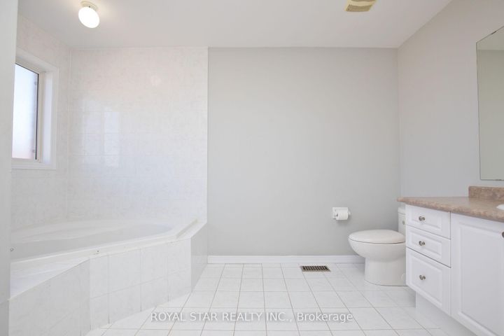 Photo 24 at 51 Cape Dorset Crescent, Wellington, Brampton