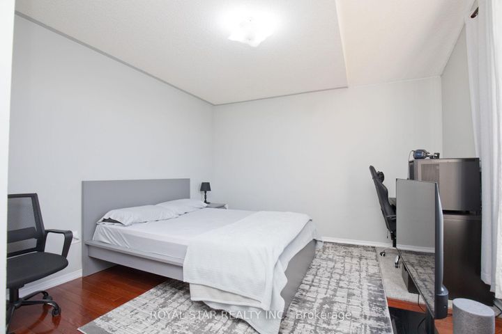 Photo 27 at 51 Cape Dorset Crescent, Wellington, Brampton