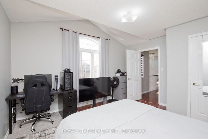 Photo 28 at 51 Cape Dorset Crescent, Wellington, Brampton