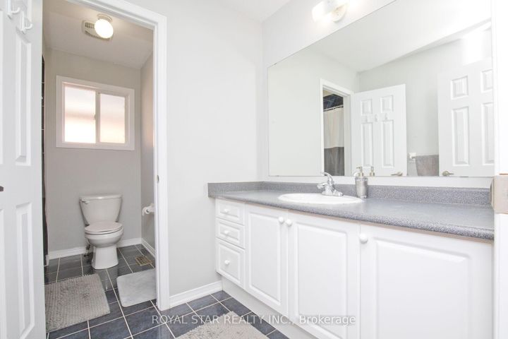 Photo 32 at 51 Cape Dorset Crescent, Wellington, Brampton