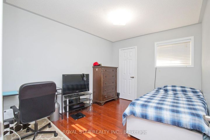 Photo 34 at 51 Cape Dorset Crescent, Wellington, Brampton