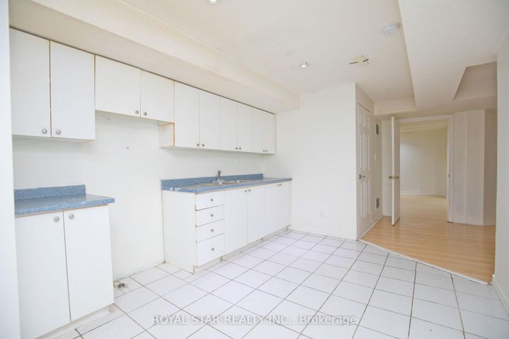 Photo 37 at 51 Cape Dorset Crescent, Wellington, Brampton