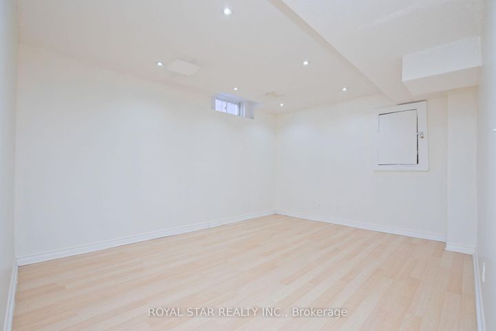 Photo 42 at 51 Cape Dorset Crescent, Wellington, Brampton