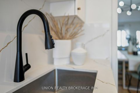 Photo 8 at 59D Woodbine Avenue, The Beaches, Toronto