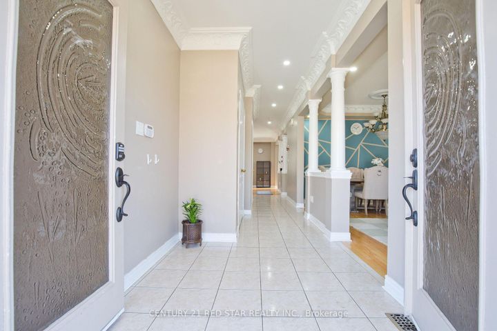 Photo 2 at 3 Okanagan Drive, Wellington, Brampton