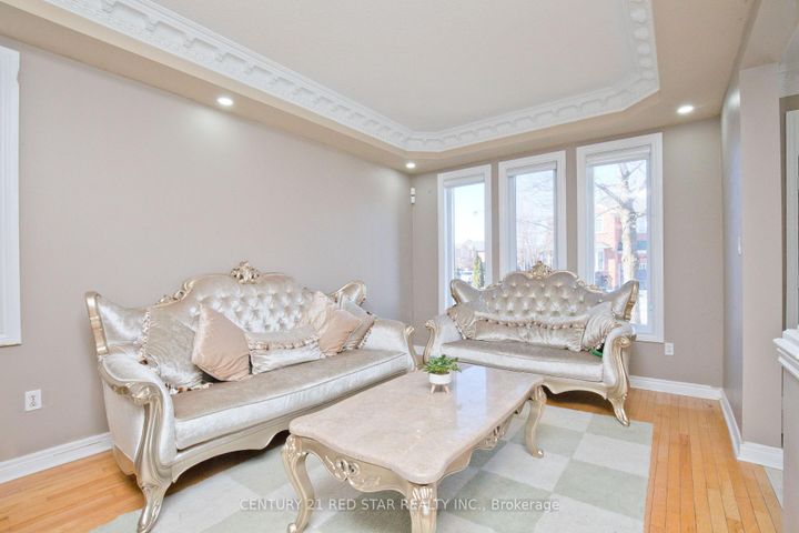 Photo 5 at 3 Okanagan Drive, Wellington, Brampton