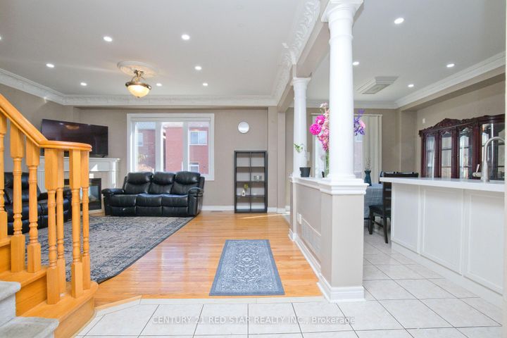 Photo 8 at 3 Okanagan Drive, Wellington, Brampton