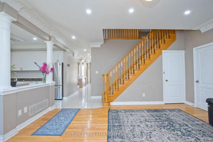 Photo 11 at 3 Okanagan Drive, Wellington, Brampton