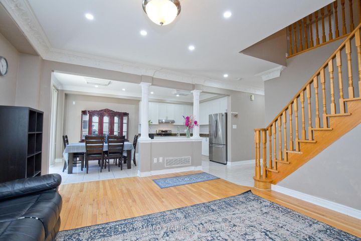 Photo 12 at 3 Okanagan Drive, Wellington, Brampton