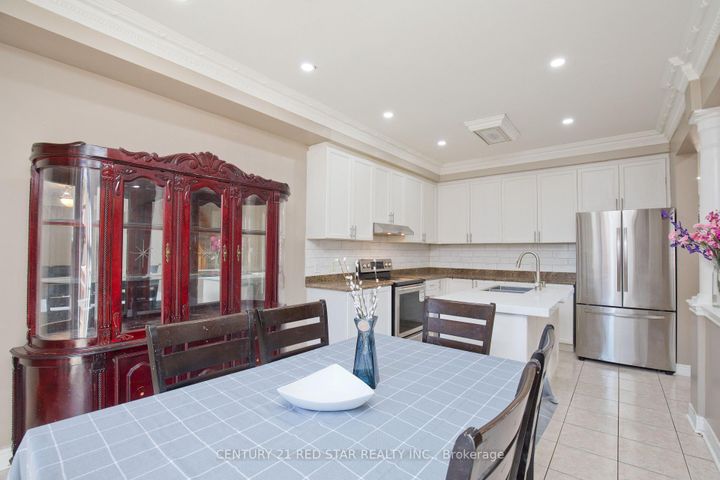 Photo 14 at 3 Okanagan Drive, Wellington, Brampton