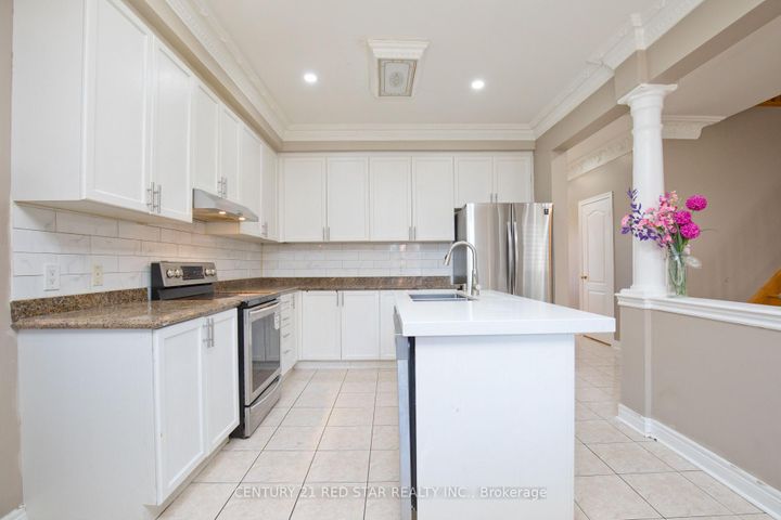 Photo 15 at 3 Okanagan Drive, Wellington, Brampton