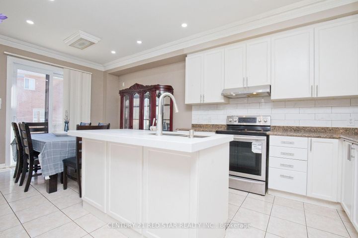 Photo 16 at 3 Okanagan Drive, Wellington, Brampton