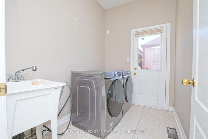 Photo 19 at 3 Okanagan Drive, Wellington, Brampton