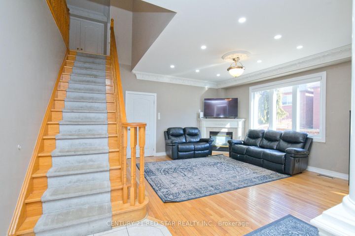 Photo 20 at 3 Okanagan Drive, Wellington, Brampton