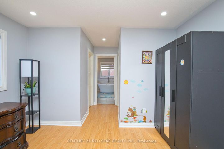 Photo 25 at 3 Okanagan Drive, Wellington, Brampton