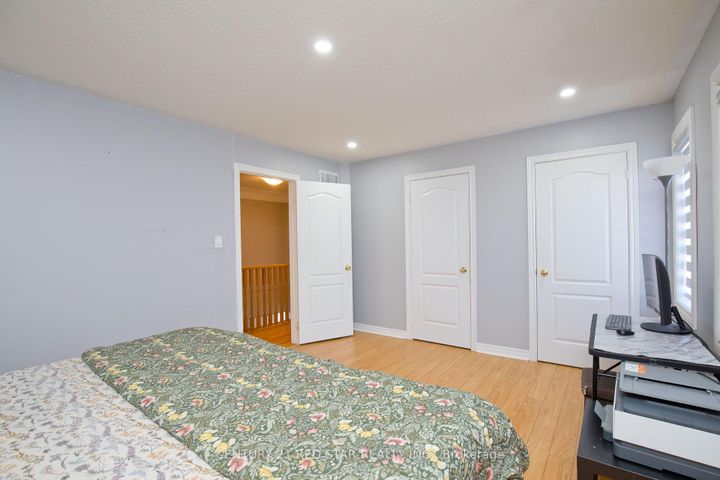 Photo 31 at 3 Okanagan Drive, Wellington, Brampton