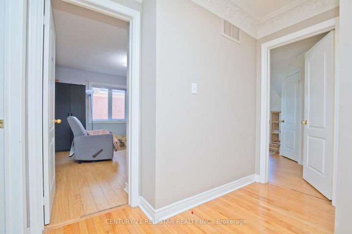 Photo 32 at 3 Okanagan Drive, Wellington, Brampton