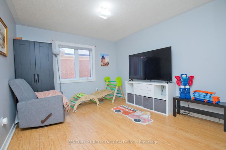 Photo 34 at 3 Okanagan Drive, Wellington, Brampton