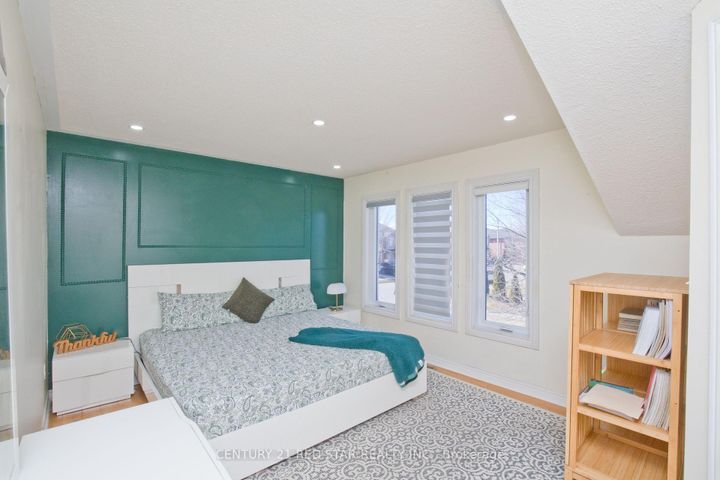 Photo 35 at 3 Okanagan Drive, Wellington, Brampton