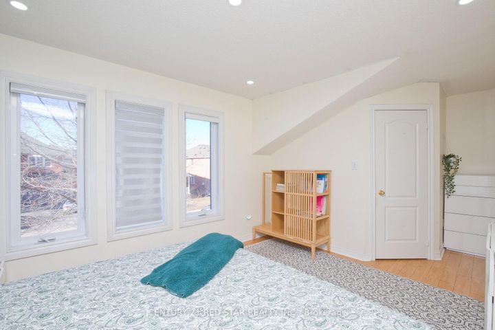 Photo 36 at 3 Okanagan Drive, Wellington, Brampton