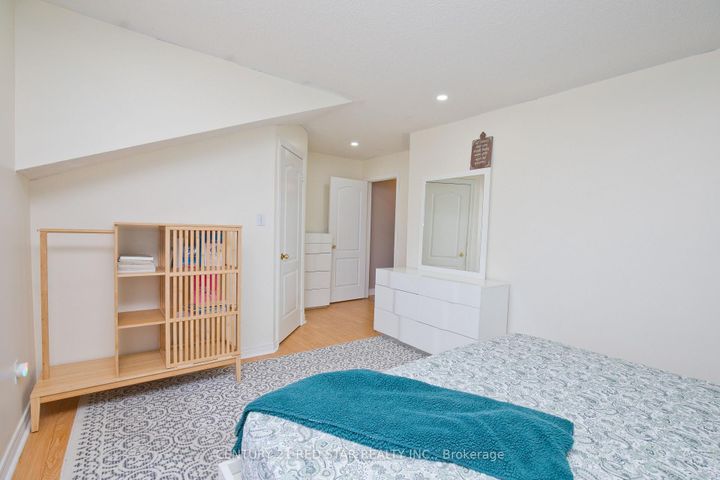 Photo 37 at 3 Okanagan Drive, Wellington, Brampton