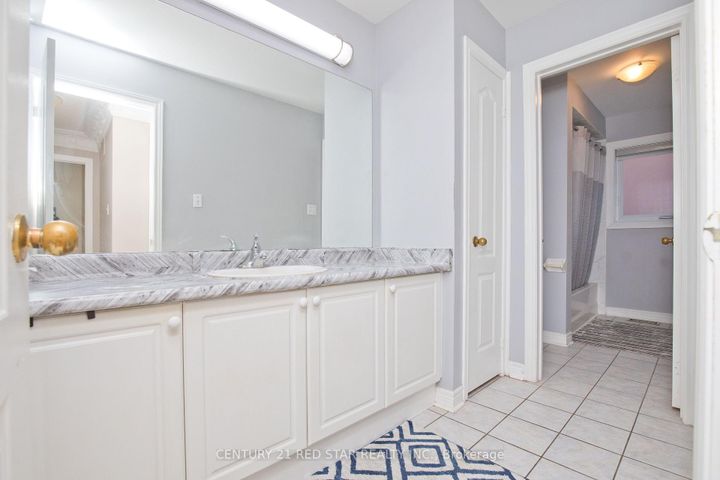 Photo 38 at 3 Okanagan Drive, Wellington, Brampton